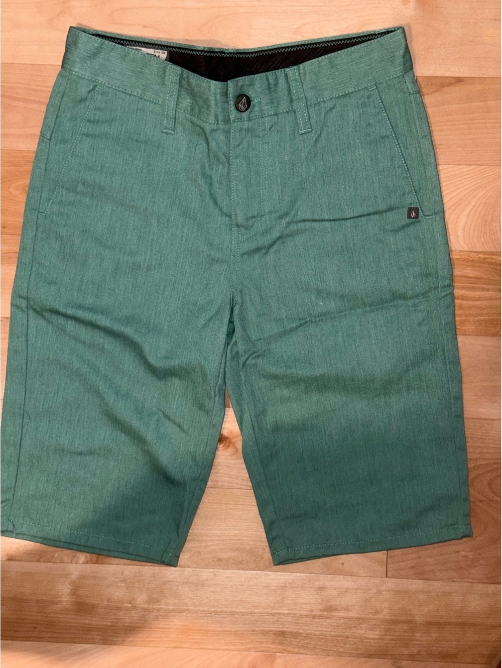 Volcom Men's Green Shorts Size 27 Casual Summer Style NWOT